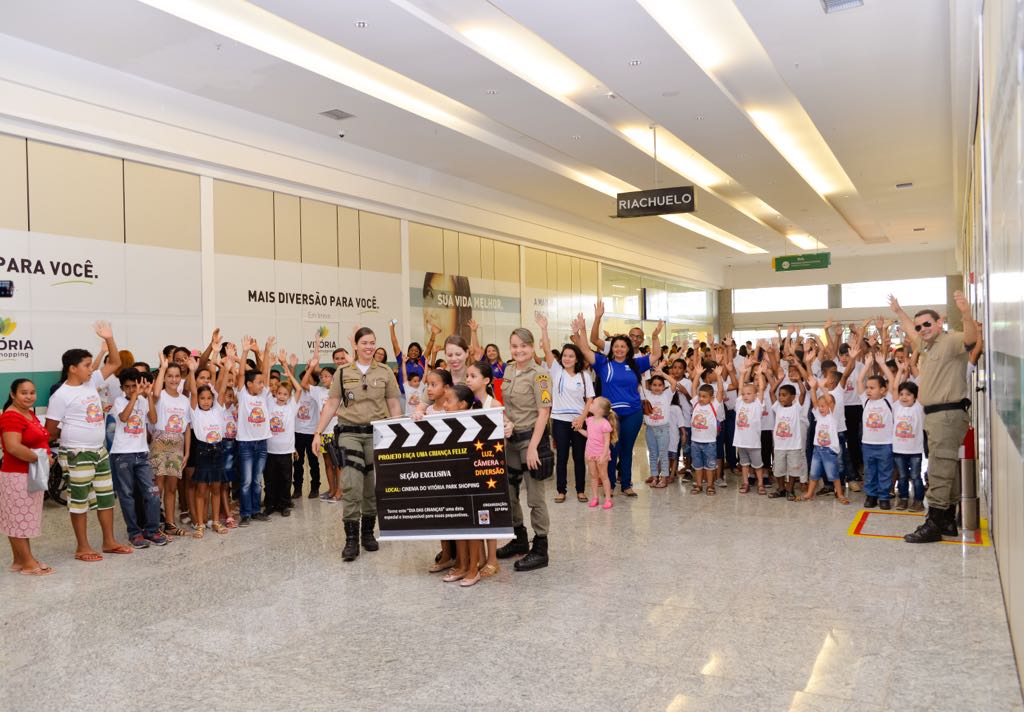 Projeto de policiais femininas garante manhã no cinema do Vitória Park Shopping; saiba como ajudar