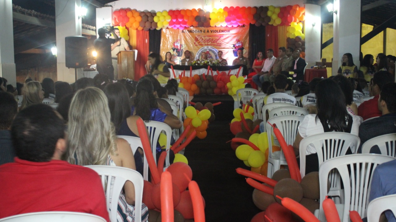 Formatura do Proerd reúne mais de cem alunos em Vitória