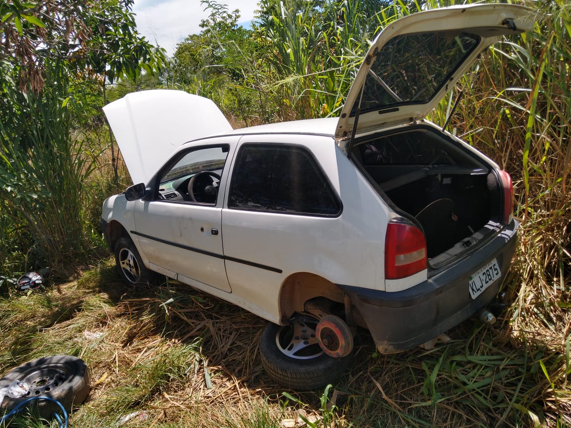 Troca de tiros e veículos roubados recuperados em desmanche em Vitória