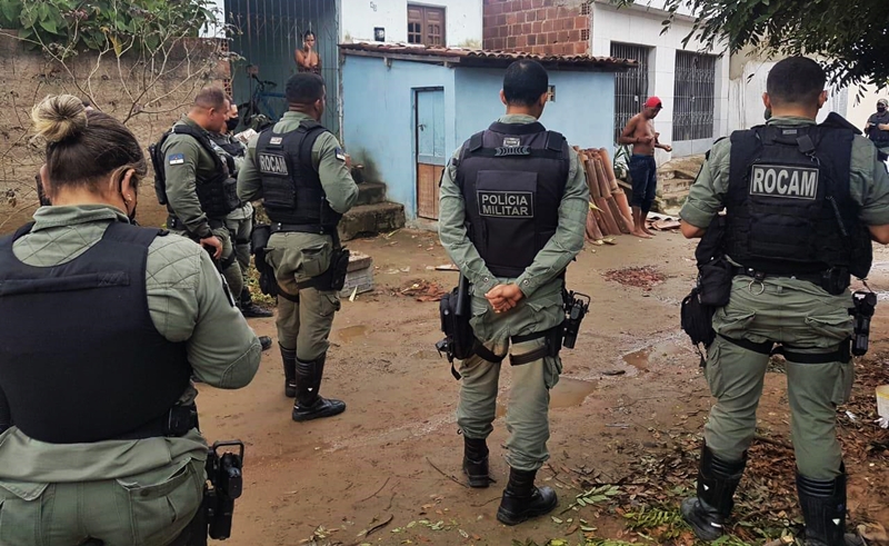 Homem armado com chaves de fenda mobilizou mais de 10 policiais no Loteamento Militina