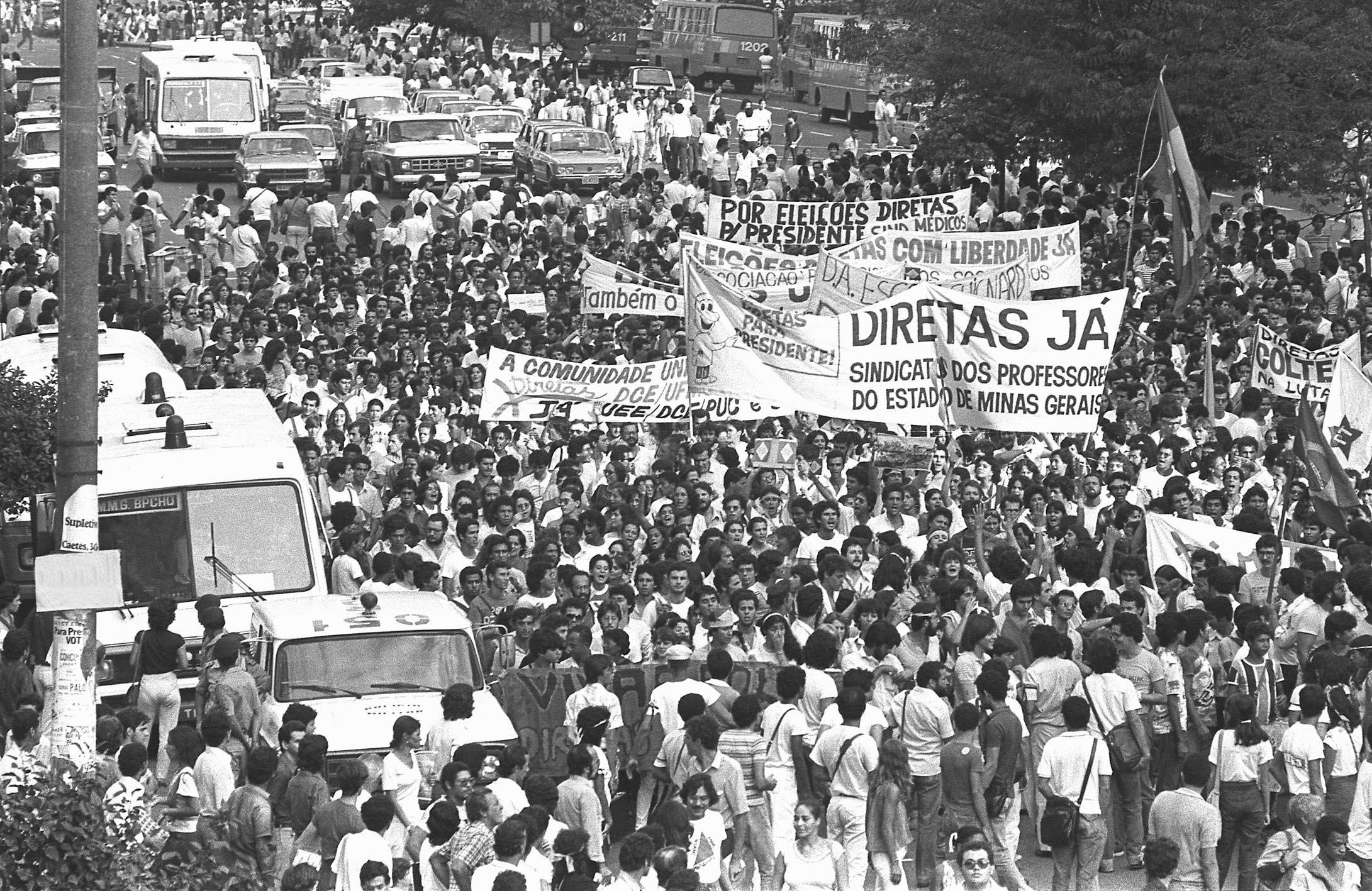 Brasil Completa 30 Anos De Redemocratização - Nossa Vitória De Santo Antão